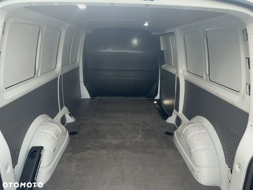 Volkswagen Transporter - 18