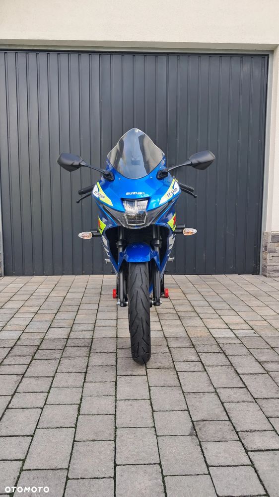Suzuki GSX-R - 6
