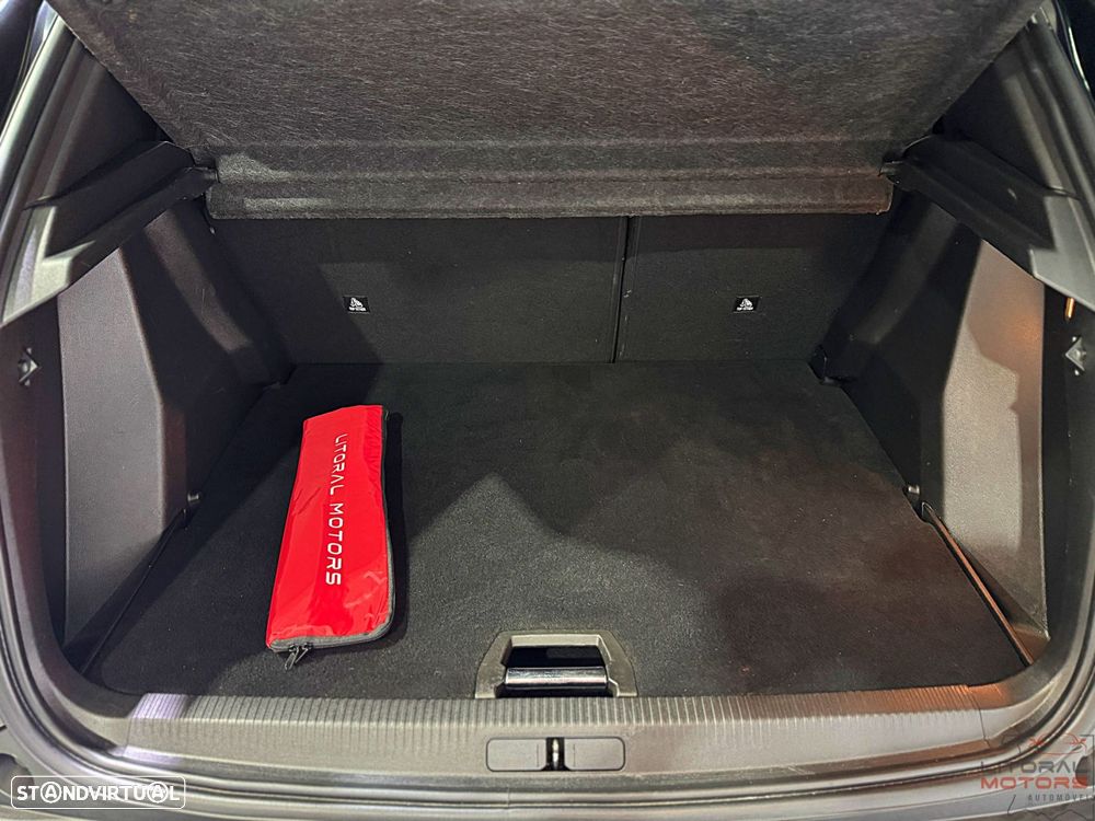 Peugeot 2008 1.2 PureTech Allure EAT8 - 11