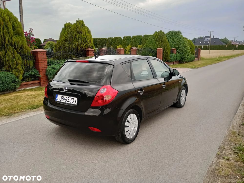 Kia Ceed 1.4 CVVT Attract - 17