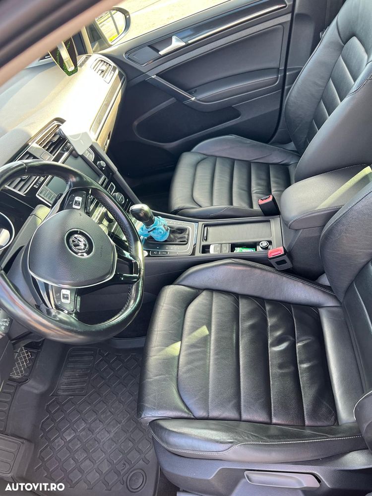 Volkswagen Golf - 6