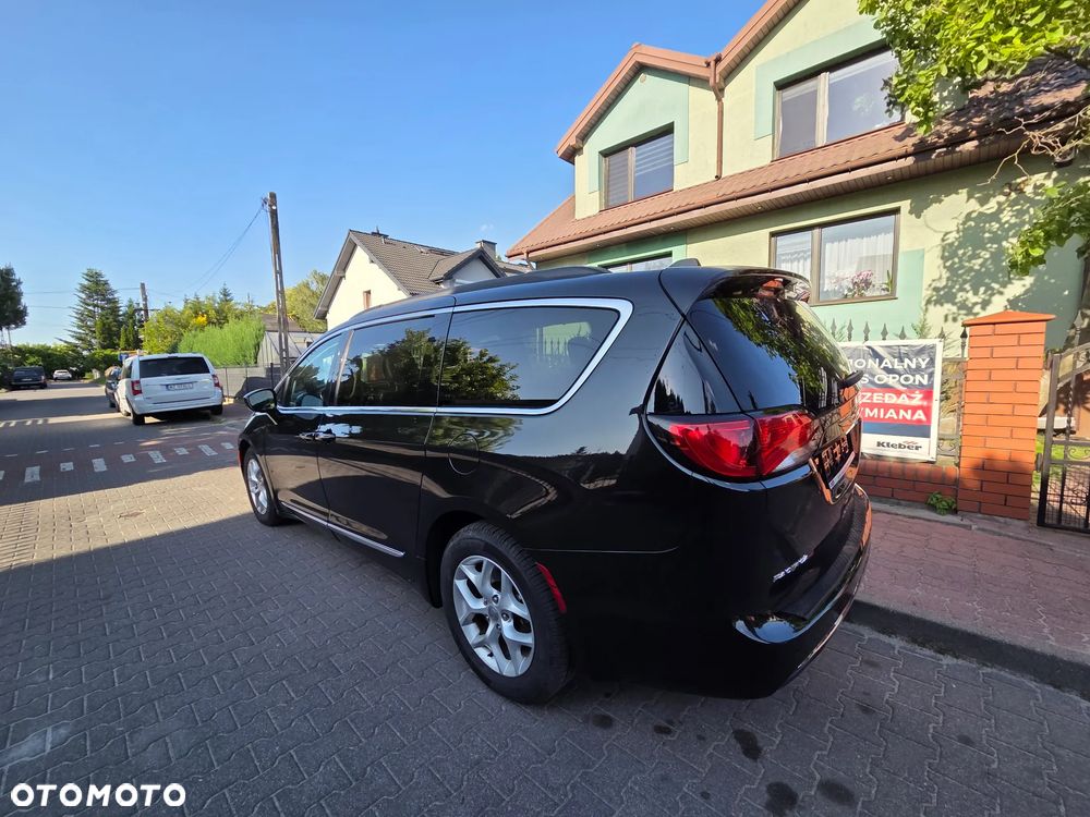Chrysler Pacifica - 22