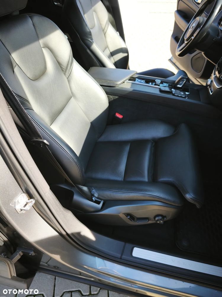 Volvo XC 60 B4 D Plus Bright - 25