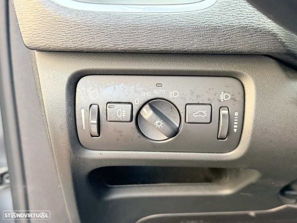 Volvo V40 D2 Momentum - 21