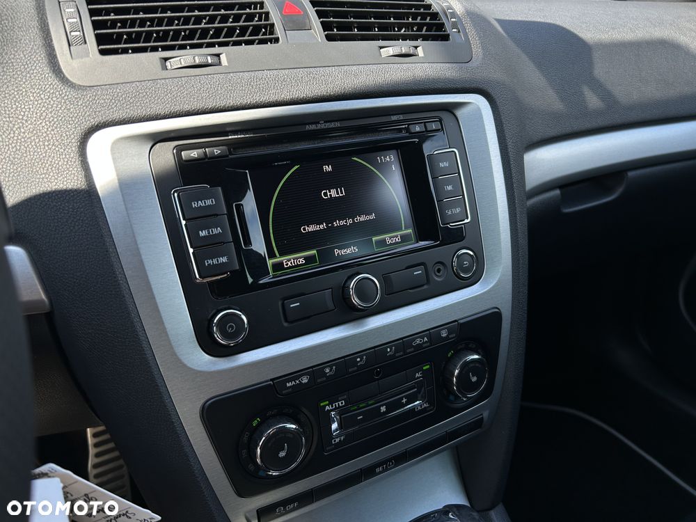 Skoda Octavia 2.0 TSI DSG RS - 28