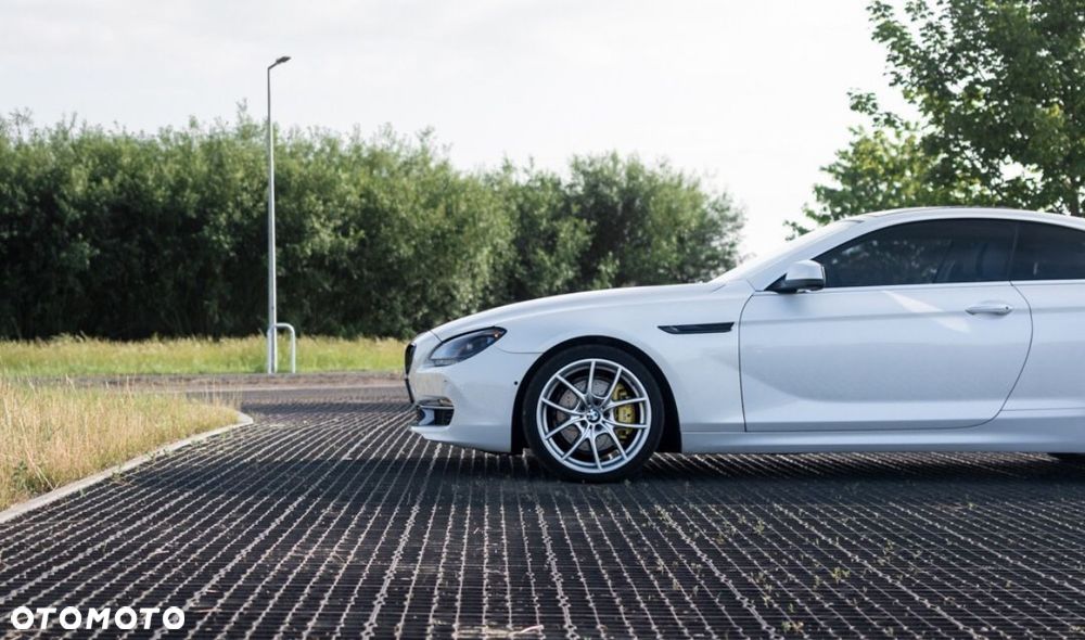 BMW Seria 6 650i - 12