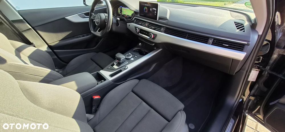 Audi A4 Avant 2.0 TDI ultra S tronic - 32