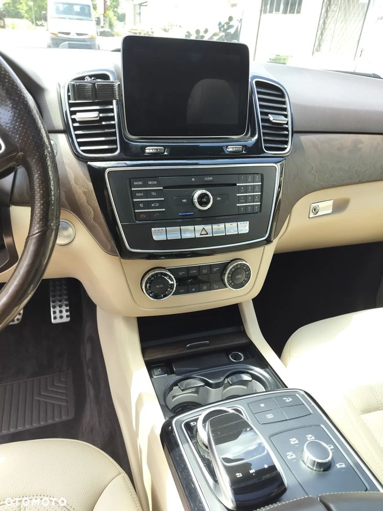 Mercedes-Benz GLE - 10