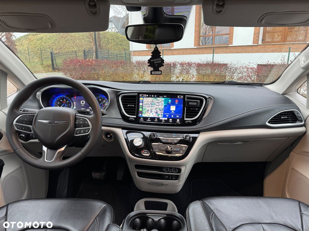 Chrysler Pacifica - 25