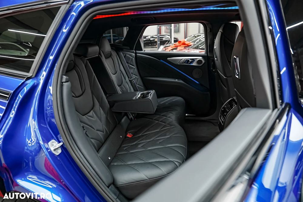 BMW XM 50e - 10