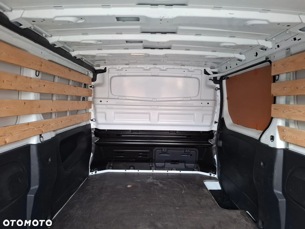 Renault Trafic 2017 LONG 1.6DCI 125KM KLIMA 3OSOBOWY - 28