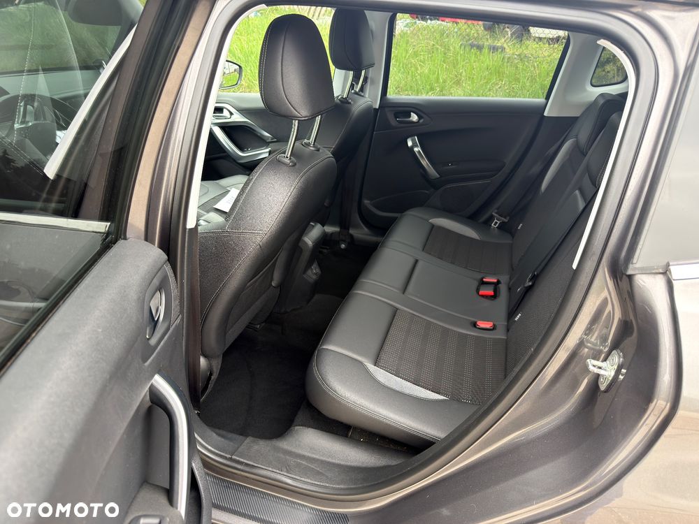Peugeot 2008 BlueHDi FAP 120 STOP & START Allure - 19