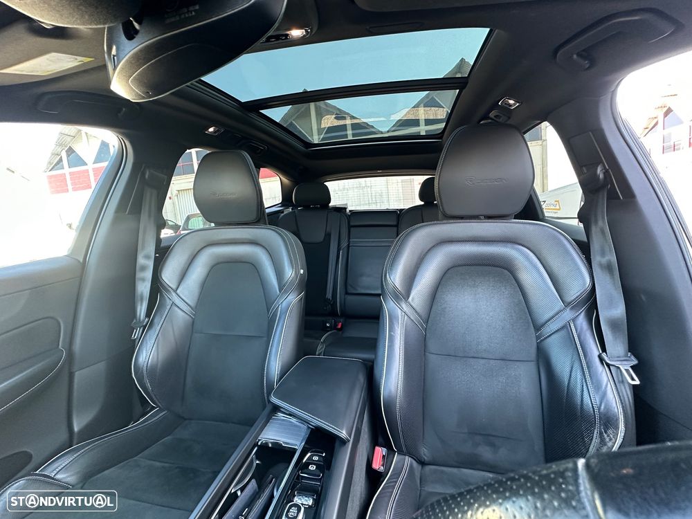 Volvo XC 60 2.0 T8 PHEV R-Design AWD - 27