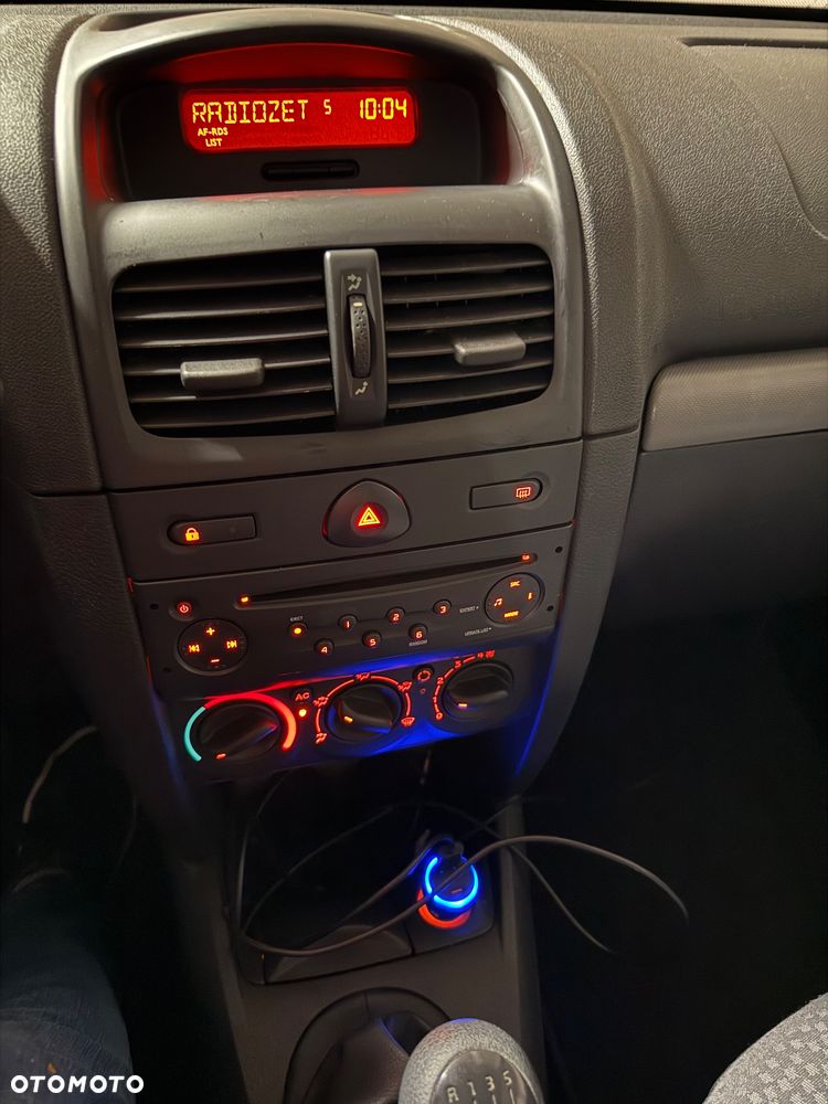 Renault Clio 1.2 16V Campus - 8
