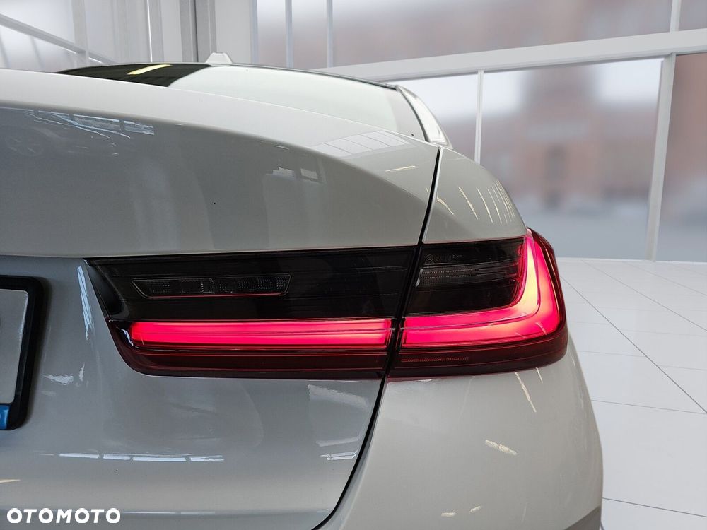 BMW Seria 3 318i - 12