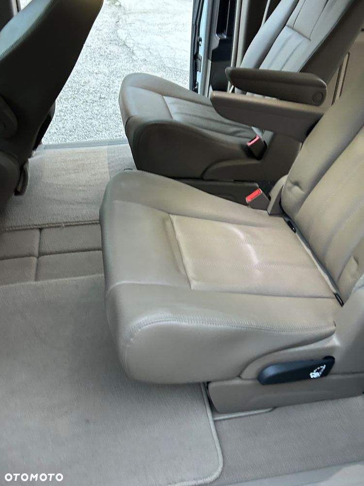 Chrysler Town & Country - 15
