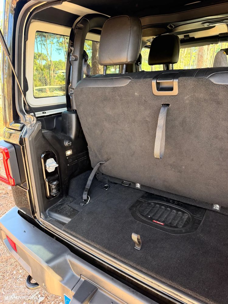 Jeep Wrangler - 8