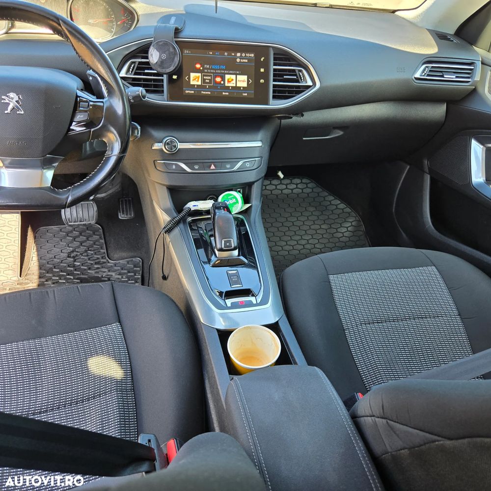 Peugeot 308 - 8