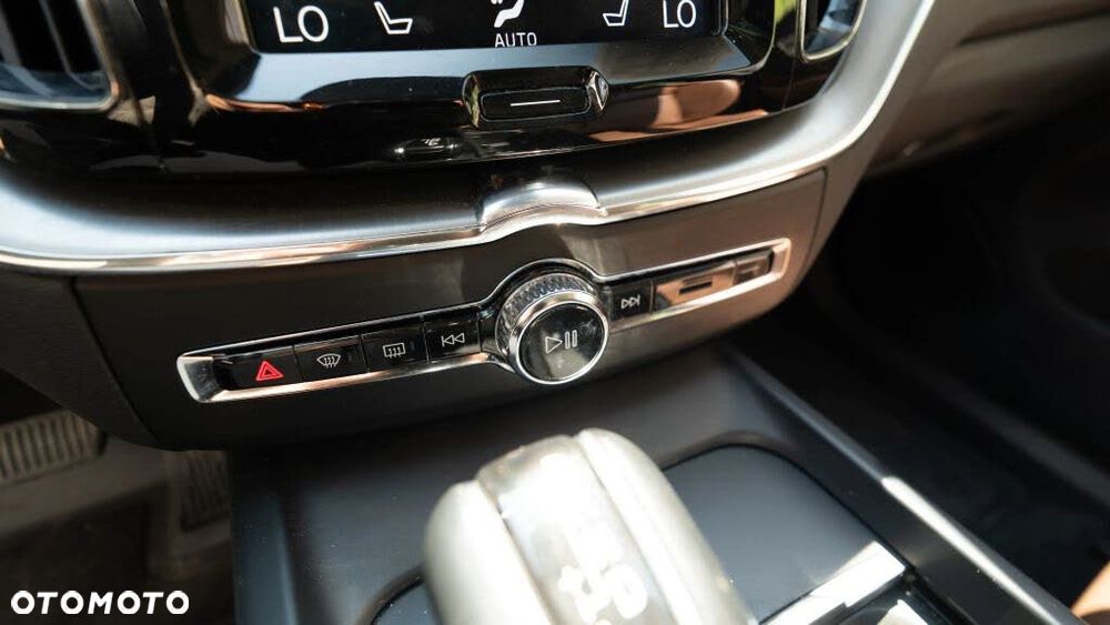 Volvo XC 60 T5 AWD Geartronic Momentum - 32