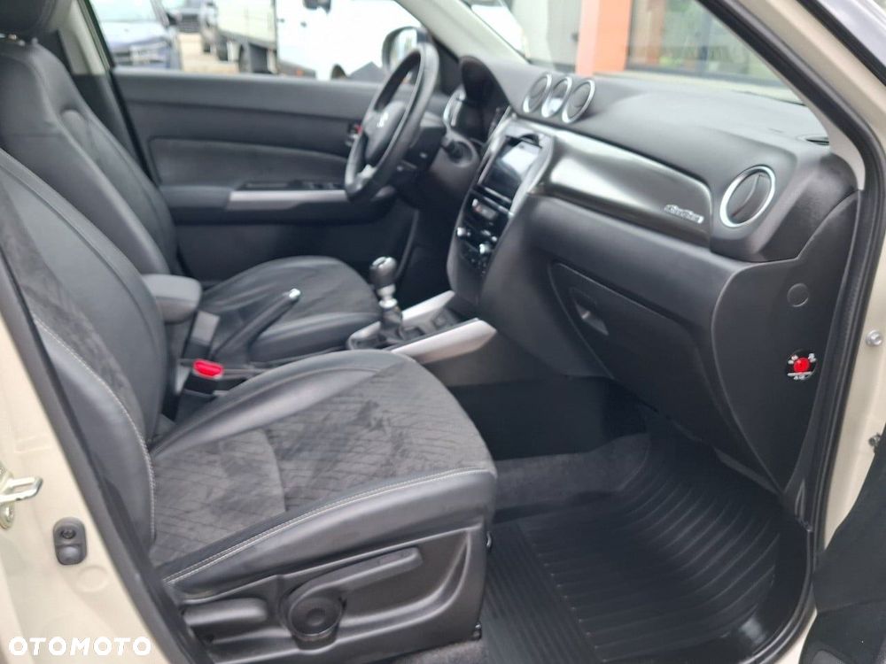 Suzuki Vitara 1.4 Boosterjet Elegance 4WD - 21