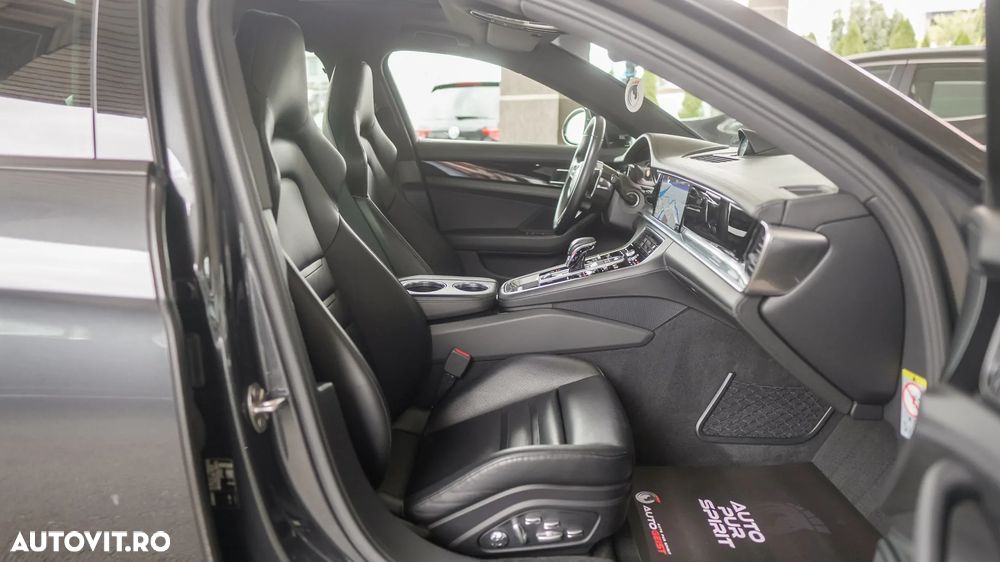 Porsche Panamera 4 E-Hybrid - 37