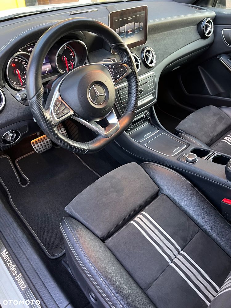 Mercedes-Benz CLA 250 4-Matic AMG Line - 21
