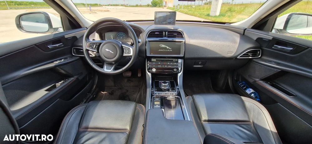 Jaguar XE 20d Aut. Prestige - 15