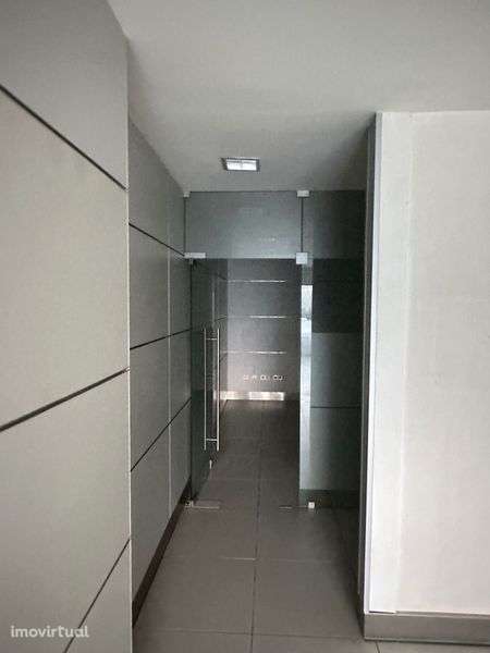 Espaço comercial / Escritórioa / Loja em Vila Meã, Amarante - Grande imagem: 4/12