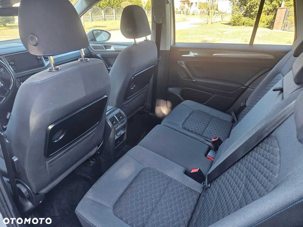 Volkswagen Golf - 10