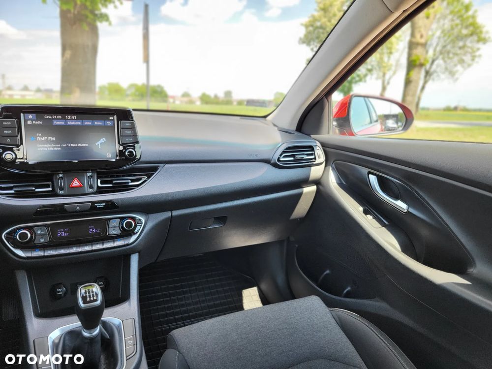 Hyundai i30 1.6 D Comfort - 12
