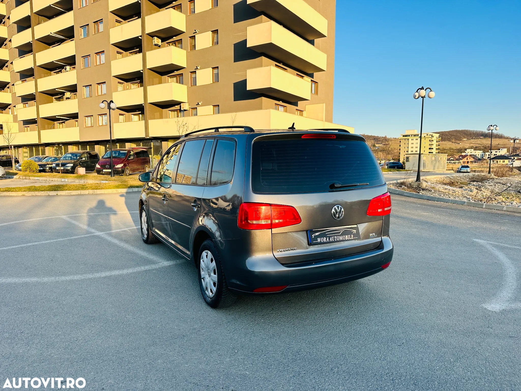 Volkswagen Touran 1.6 TDI DPF BlueMotion Technology DSG Comfortline - 10