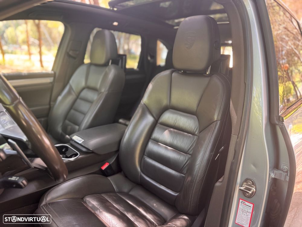 Porsche Cayenne Platinum Edition - 12