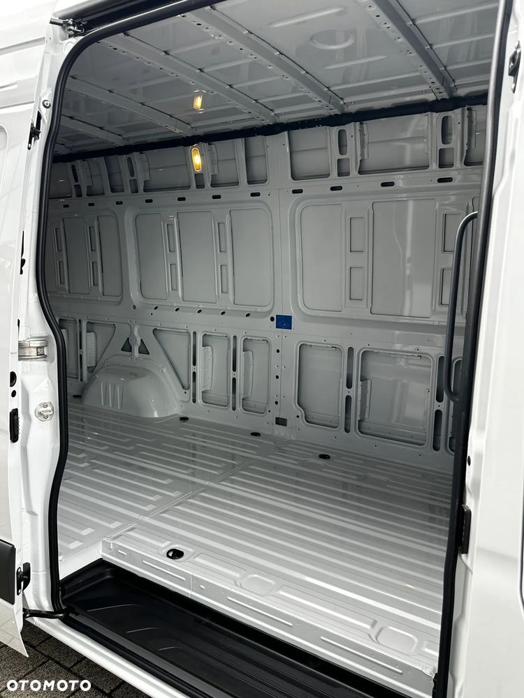 Mercedes-Benz Sprinter - 23