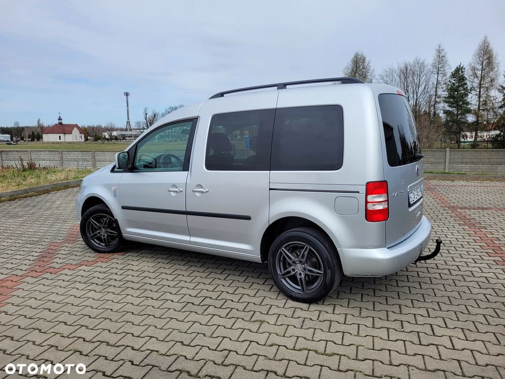 Volkswagen Caddy Highline DSG - 11