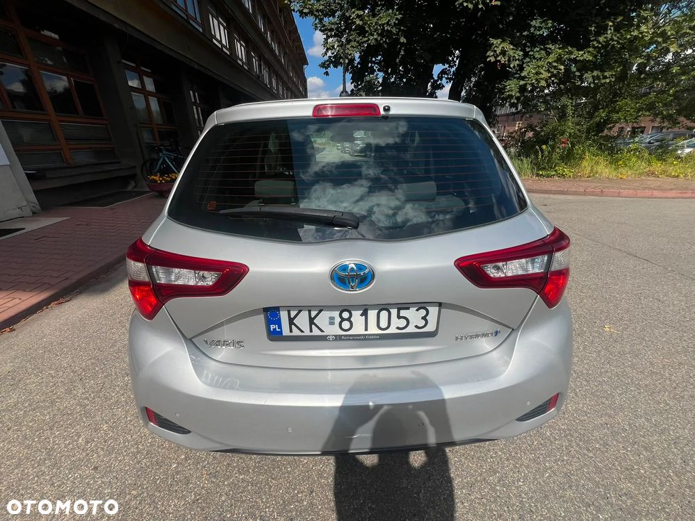 Toyota Yaris Hybrid 100 Premium - 12