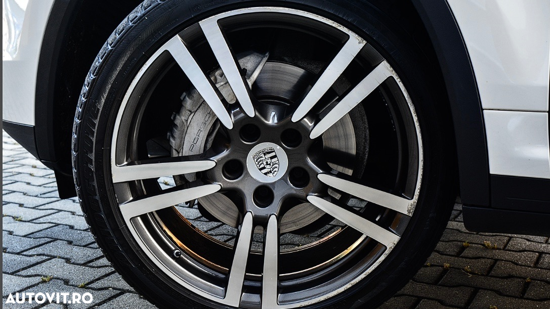 Porsche Cayenne 3.0 L - 14