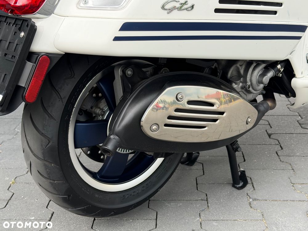 Vespa GTS - 12