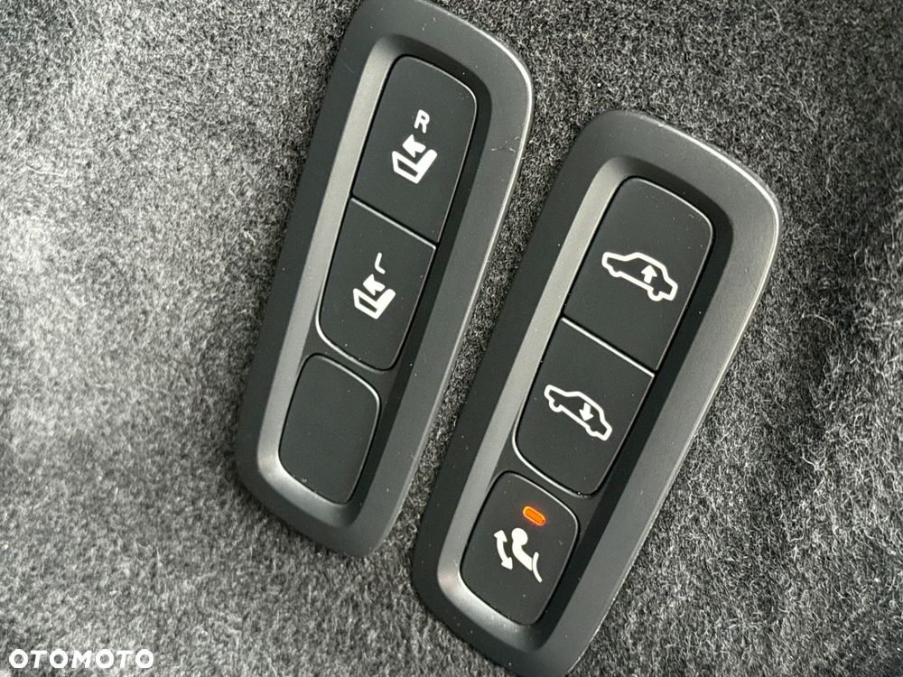 Volvo XC 60 D5 AWD Geartronic RDesign - 34