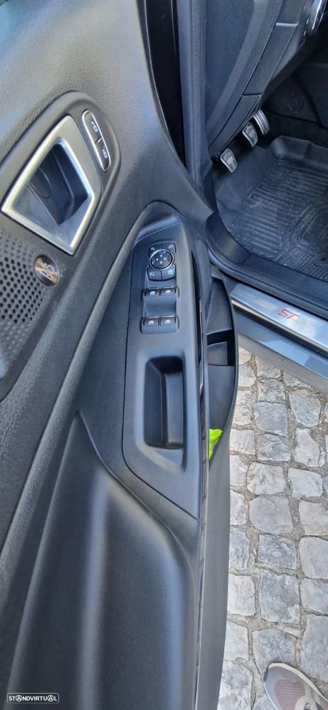 Ford EcoSport 1.0 EcoBoost ST-Line Plus - 10