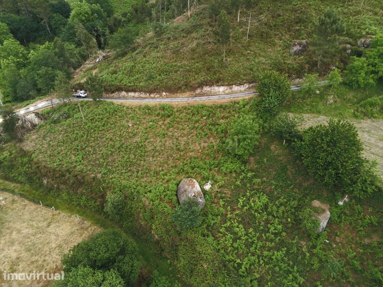 Terreno Único com 2.500 m² e Vistas Deslumbrantes sobre o Rio – Gerês - Grande imagem: 4/18