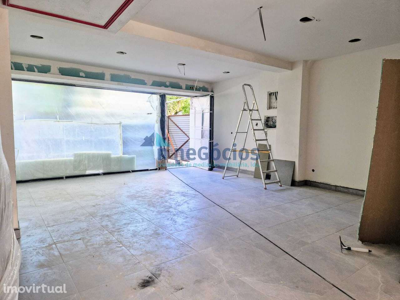 Espaço comercial com grande montra -O AZEMÉIS CENTRO - Grande imagem: 3/8