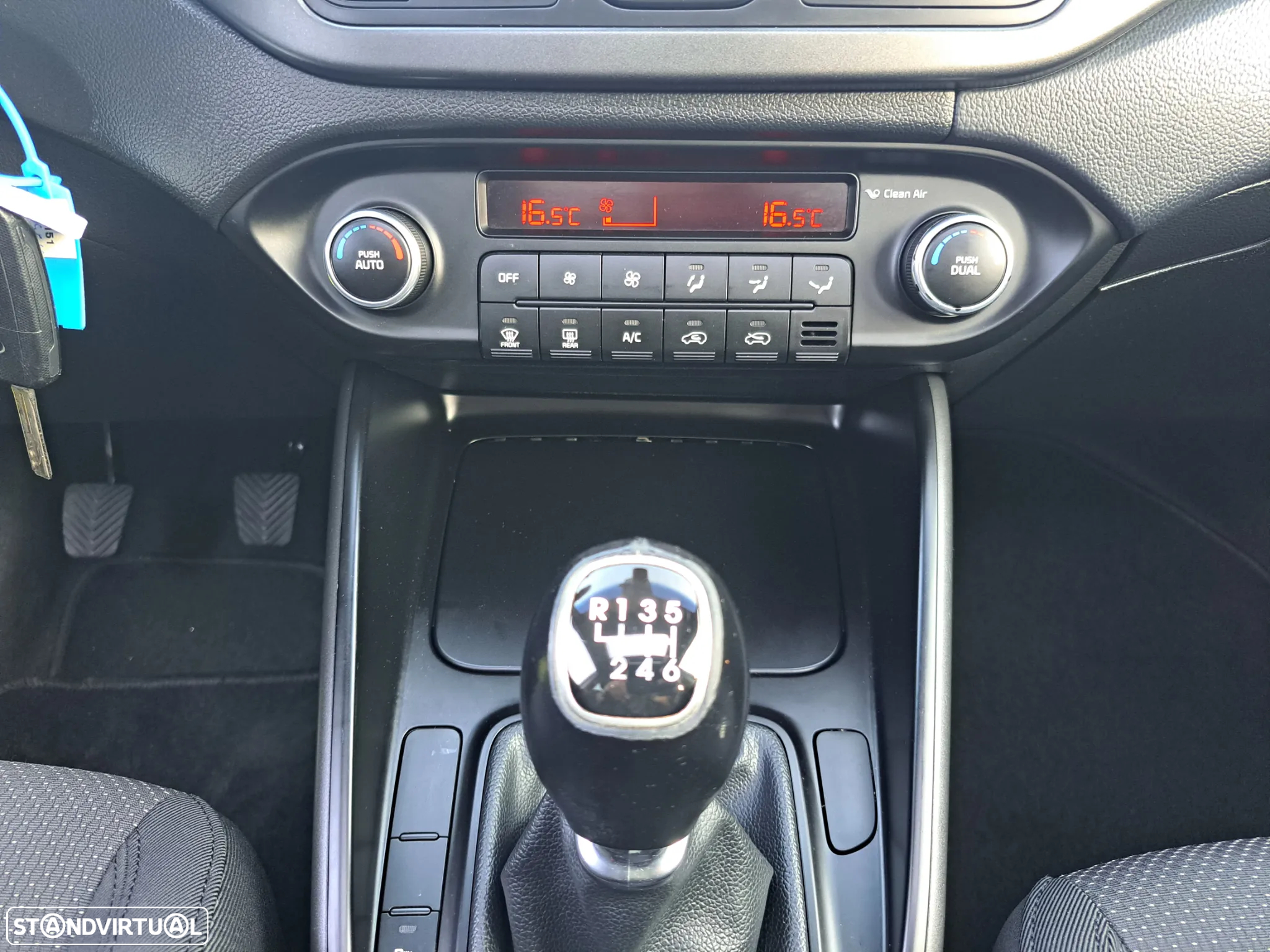 Kia Carens 1.7 CRDi ISG TX - 24