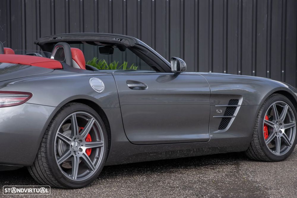 Mercedes-Benz SLS 63 AMG Roadster - 21
