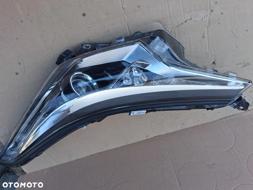Lampa Przod Lewa Toyota CHR CH-R Soczewka 81150-F4031-00 - 9