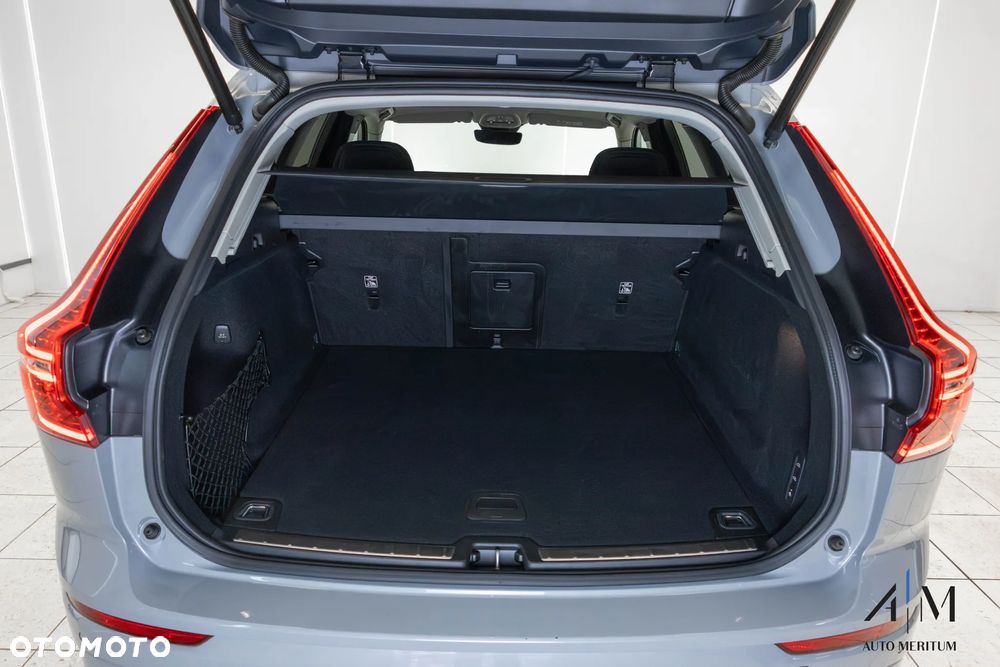 Volvo XC 60 B4 D AWD Ultimate Dark - 38