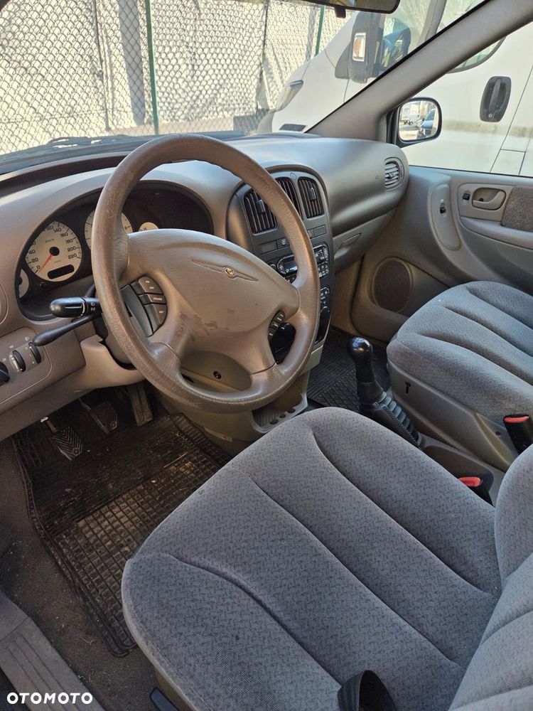 Chrysler Voyager 2.4 SE - 10