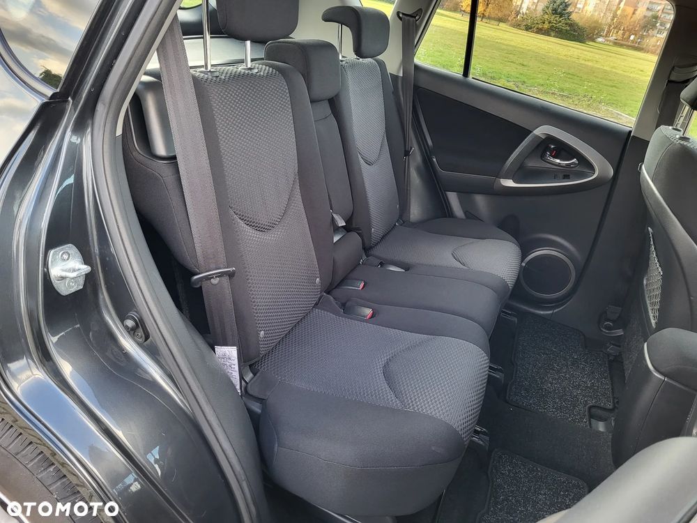 Toyota RAV4 2.0 VVT-i Sol - 19