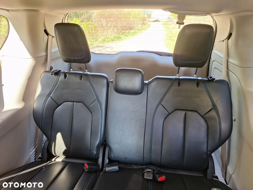 Chrysler Pacifica - 22