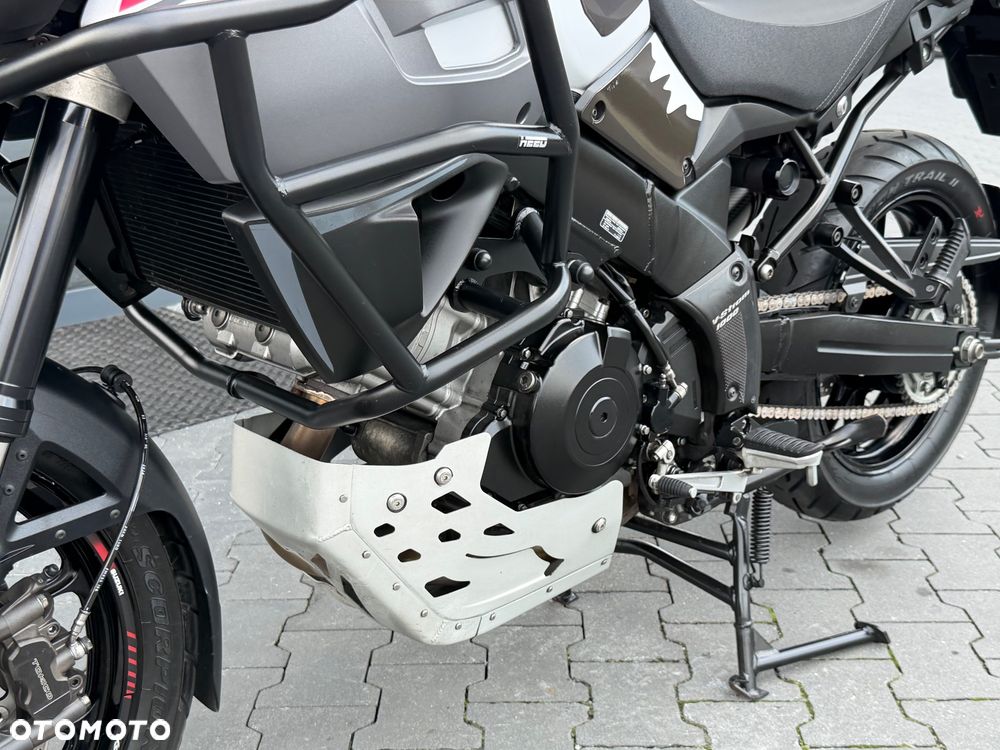 Suzuki V-STROM - 35