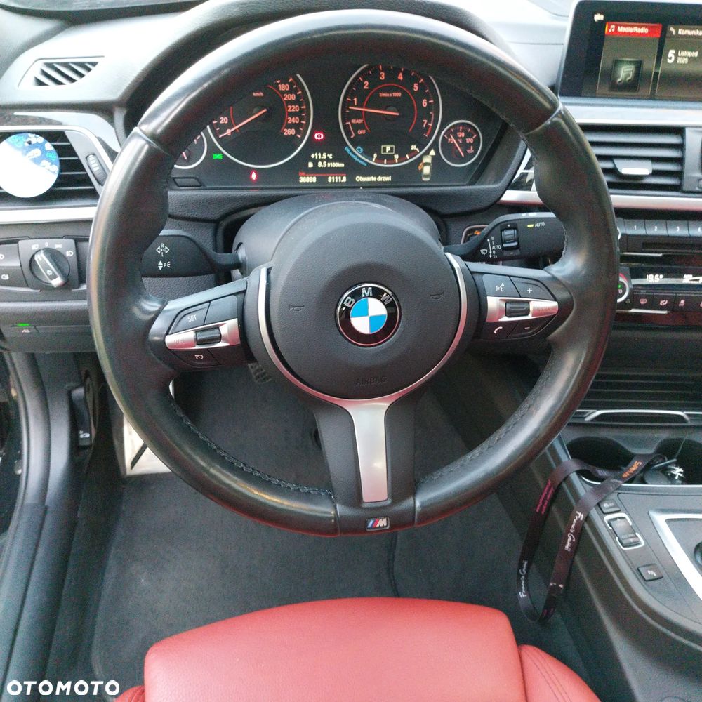 BMW Seria 3 330i xDrive M Sport - 11